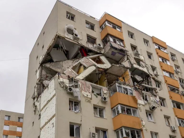 Încep lucrările de punere în siguranță la blocul din Rahova afectat de explozie