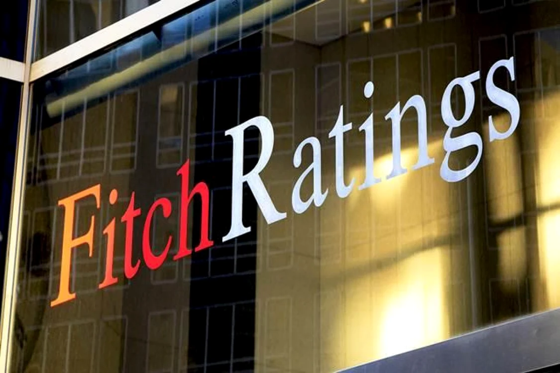 Fitch: Blocajul politic amenință clasificarea României cu retrogradare în „junk”