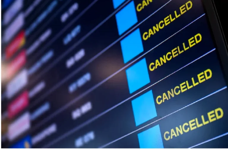 Haos pe aeroporturile britanice: o eroare software de o milisecundă a dus la peste 2.000 de zboruri anulate