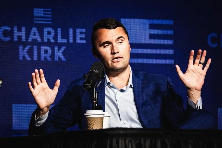 Acuzatul de uciderea activistului Charlie Kirk pledează nevinovat; judecătorul permite cererea pedepsei cu moartea