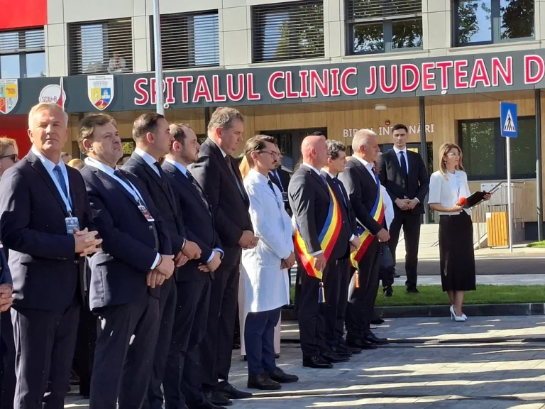 Nicușor Dan huiduit la Bistrița: a vorbit despre „succesurile” României și apelat la o evaluare echilibrată