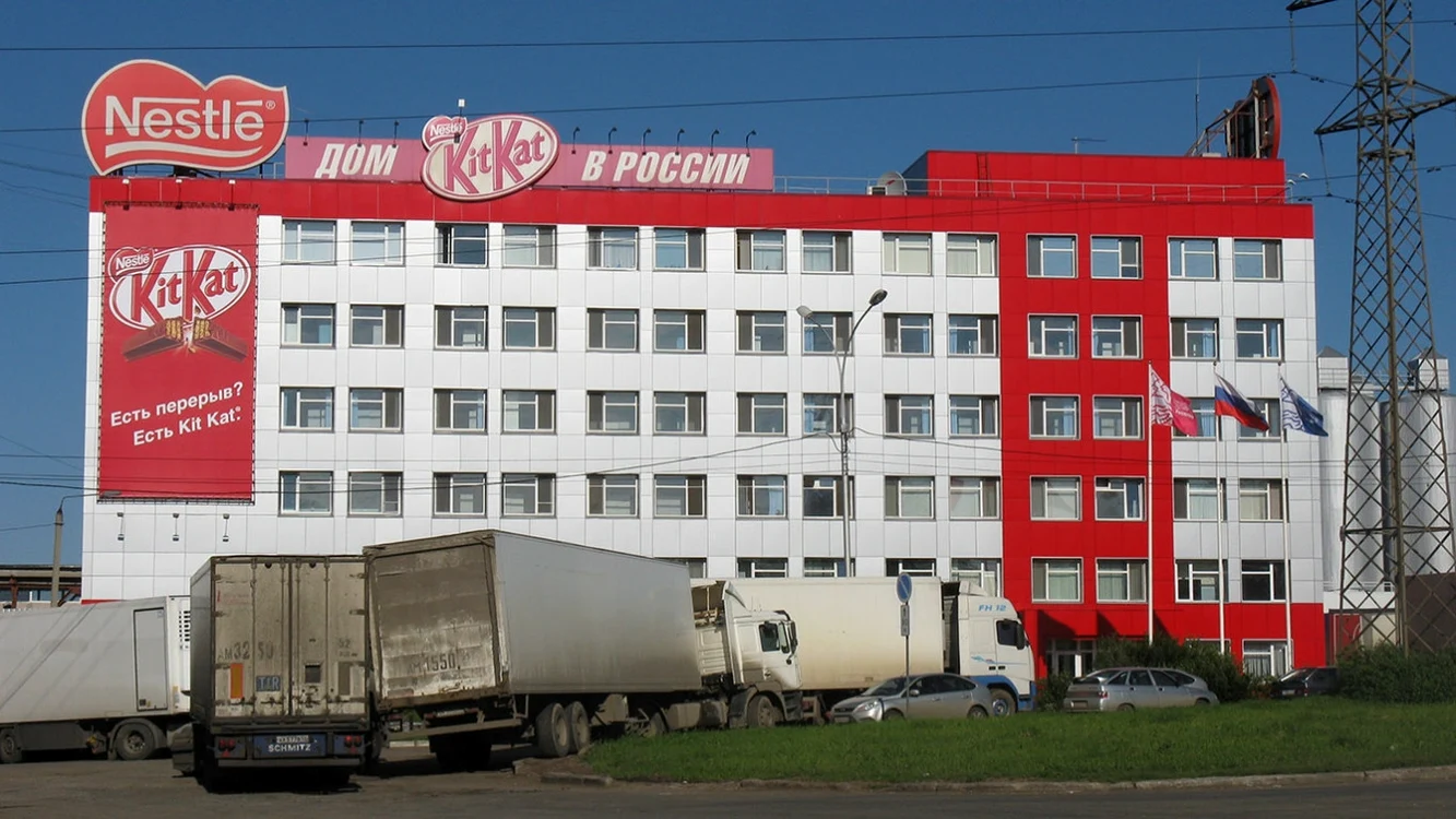 Kremlinul plasează temporar activele Nestlé și Auchan din Rusia sub controlul unei firme rusești