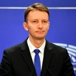 PSD consultă electoratul înainte de votul pentru guvernul Mureșan; sondajul lui Manda arată respingere categorică