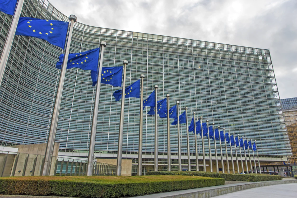 Reînnoirea sancțiunilor UE împotriva Rusiei, în pericol: Franța și Slovacia cer scoaterea a doi oligarhi de pe listă