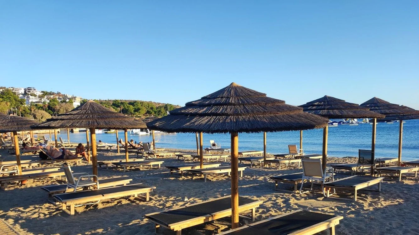Un bărbat de 82 de ani a murit după o încăierare pentru un șezlong pe o plajă din Grecia