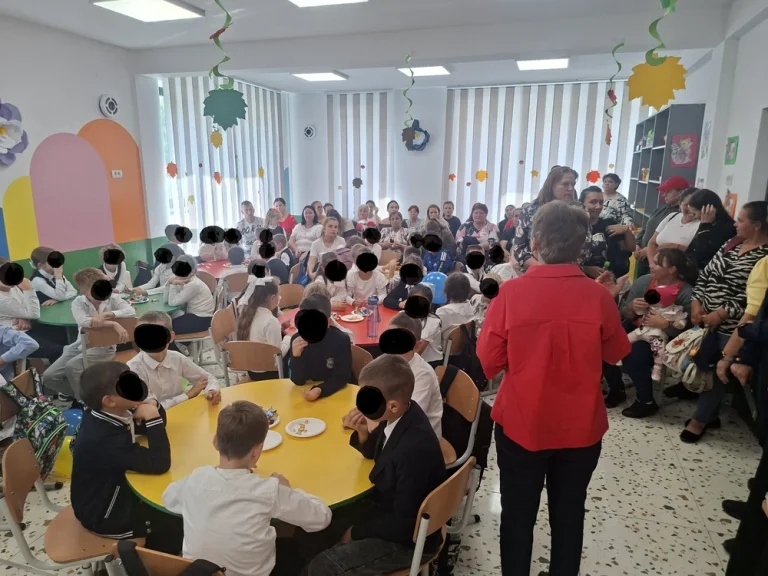 Proiect pilot în Botoșani: statul finanțează servicii pentru sute de copii vulnerabili, ca să prevină separarea de familie
