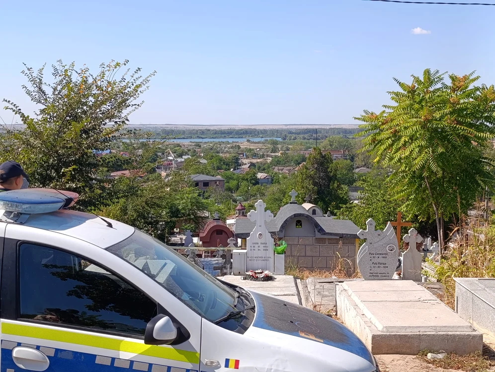 Noi saci cu oseminte scoși din Cimitirul Strehareți; polițiștii au început audierile