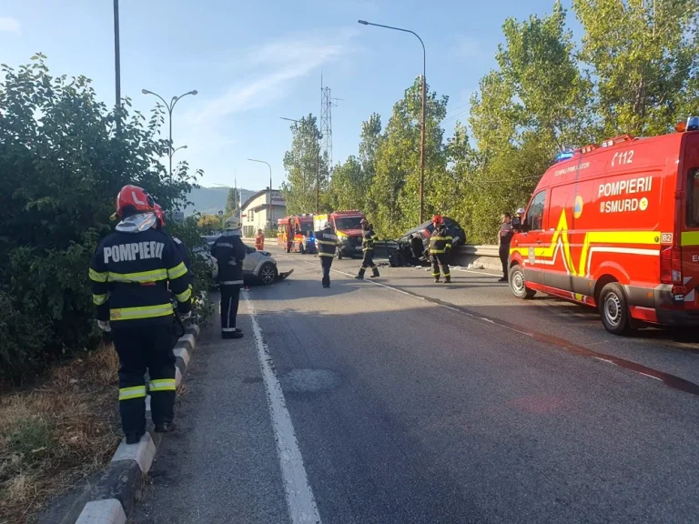 Accident rutier pe DN 6, la Gara Orșova: două persoane găsite inconștiente, traficul blocat