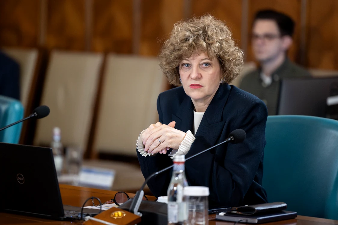 Oana Gheorghiu cere alegeri anticipate după ce PSD a refuzat învestirea Guvernului Mureșan: acuză păstrarea privilegiilor