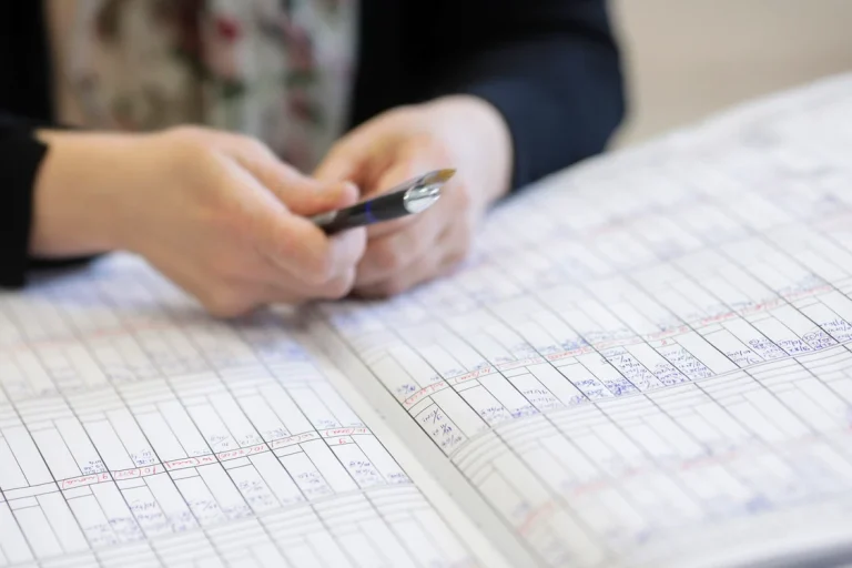 Părinți acuză Ministerul Educației și ISMB: 76 de posturi vacante la discipline de Bac și Evaluare în București