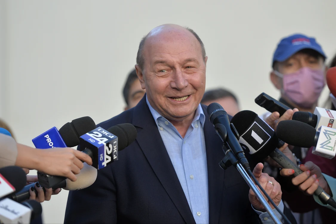 Traian Băsescu critică modul în care a fost reținut Călin Georgescu: „Parcă un spectacol ordonat”