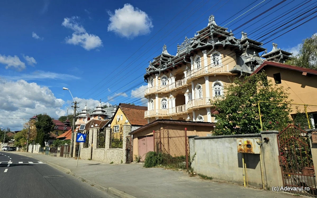 „Palatele cu turnulețe” din România: cum au devenit simbol regional al opulenței