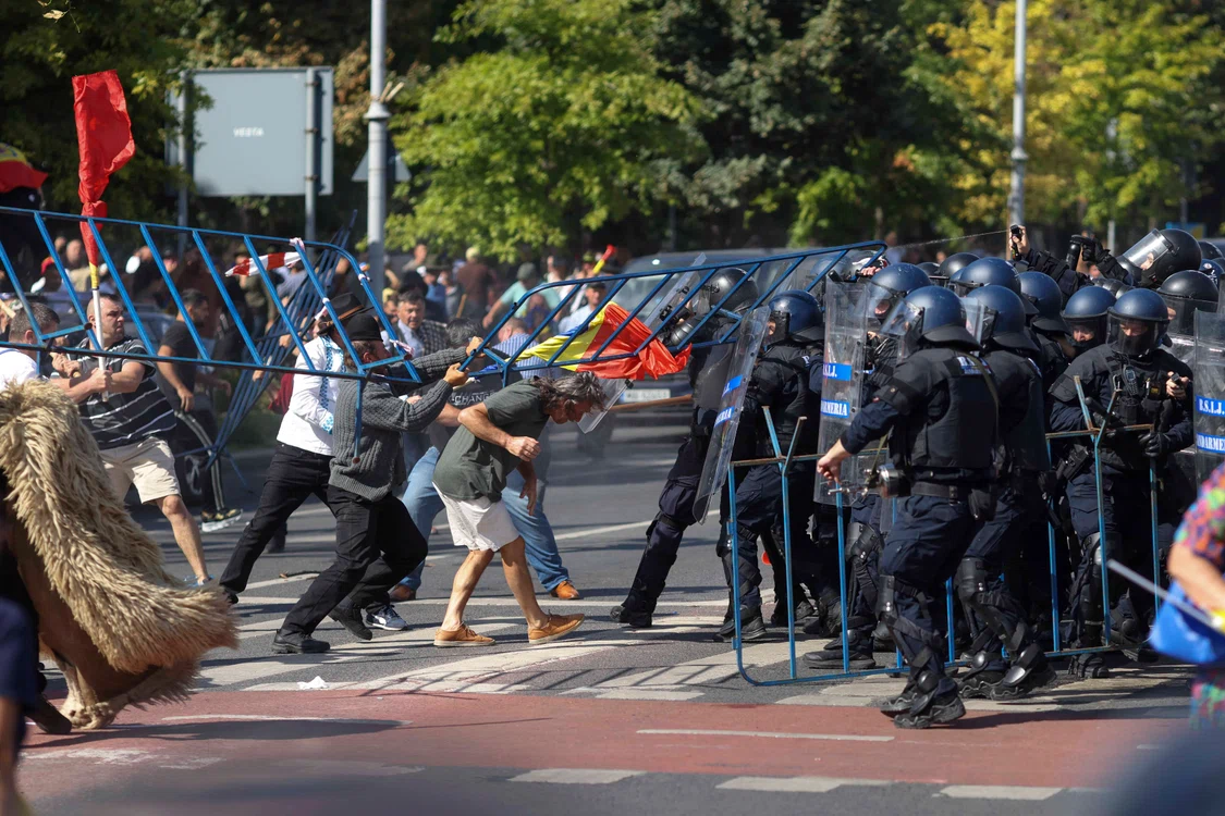 Percheziții în București și 15 județe, după violențele de la protestul ciobanilor din 15 septembrie