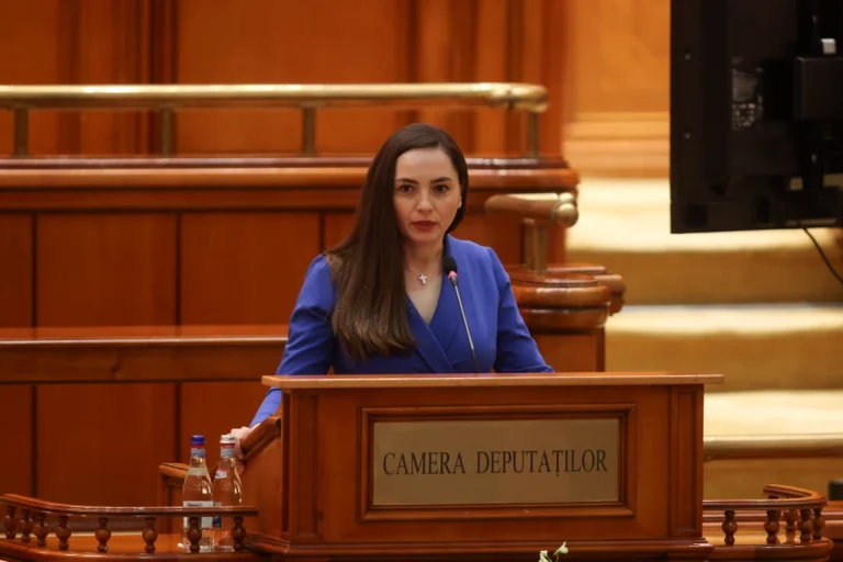 Lidera POT îi critică pe George Simion și susținătorii lui Georgescu: „Petreceau cu lăutarii în timp ce el era în arest”