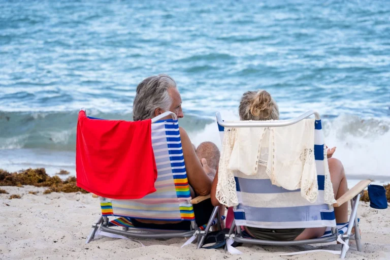 „Să ne trăim viața, nu să le lăsăm moștenire”: cuplu de pensionari cheltuie economiile pe călătorii