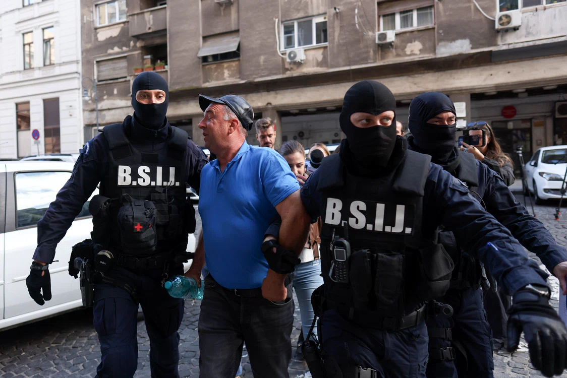 Percheziții în 16 județe și 20 de reținuți după violențele din Piața Victoriei