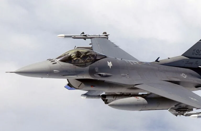 Un F-16 american s-a prăbușit lângă baza Spangdahlem; pilotul a supraviețuit după catapultat