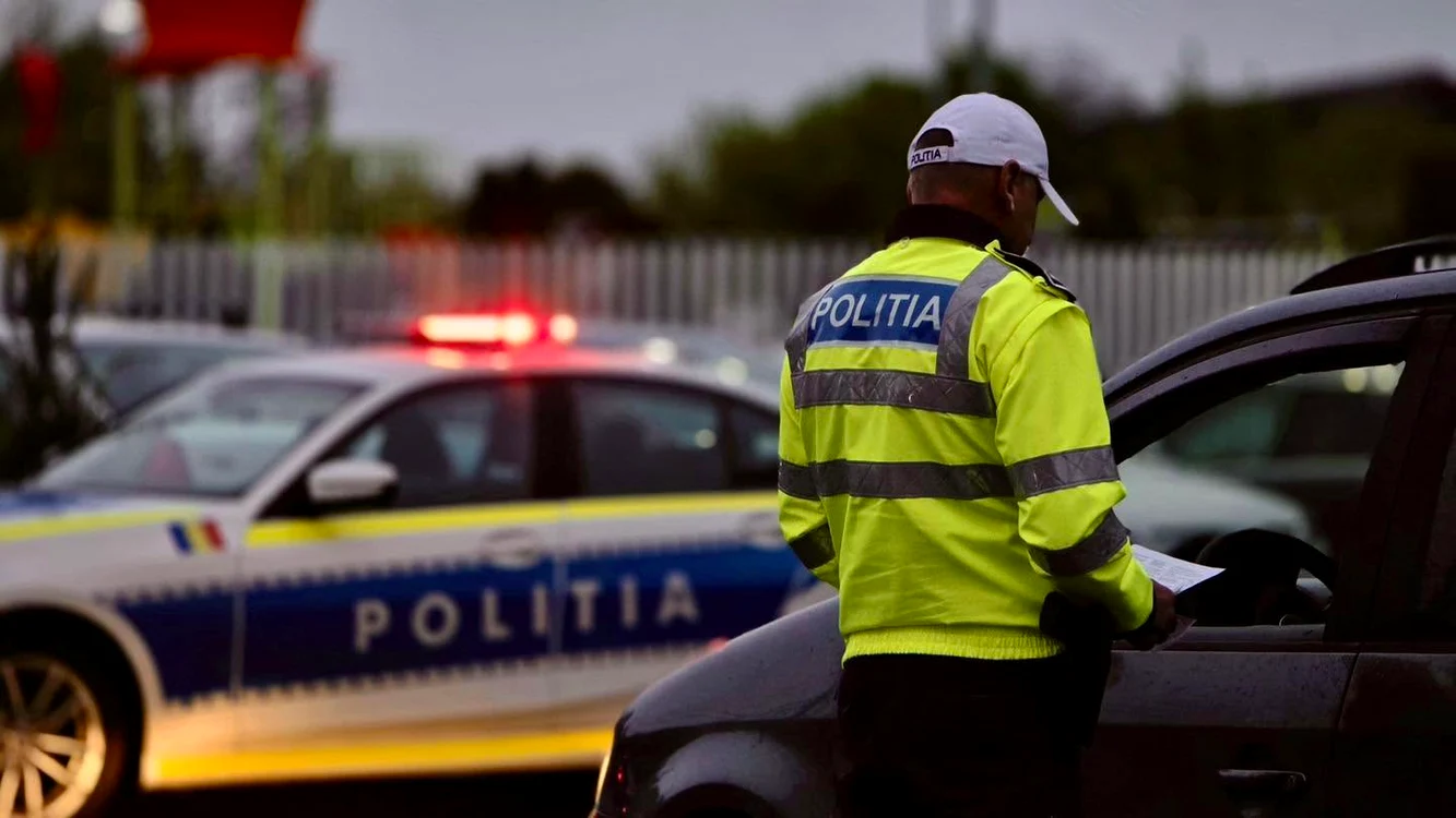 Două familii s-au bătut după un accident pe DN7; polițiștii au tras focuri de avertisment, doi tineri arestați
