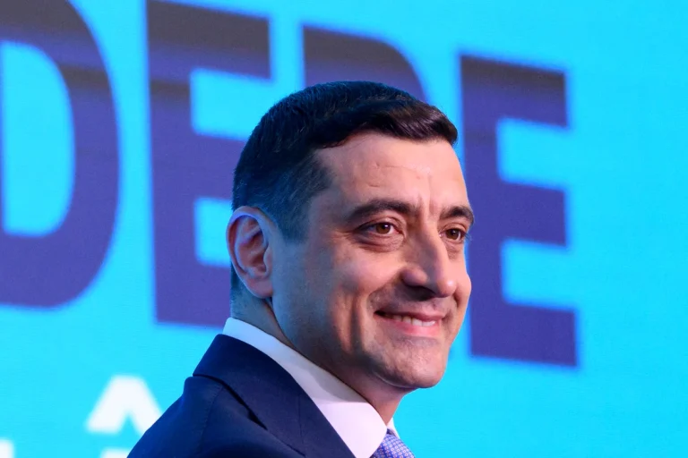 SONDAJ CURS: 79% dintre români cred că țara merge într-o direcție greșită; AUR la 34% în intenția de vot
