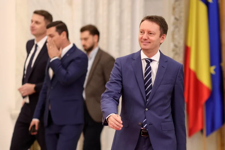 Siegfried Mureșan îl ironizează pe soțul Liei Olguța Vasilescu și îi răspunde edilului Craiovei