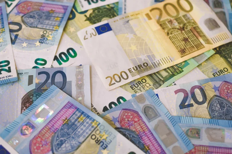 Curs BNR, 2 septembrie 2026: euro în scădere ușoară, dolarul în creștere
