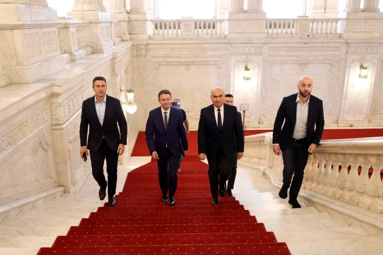 Negocierile PNL–USR–UDMR pentru Cabinetul Mureșan, blocate din cauza cererilor USR privind ministerele