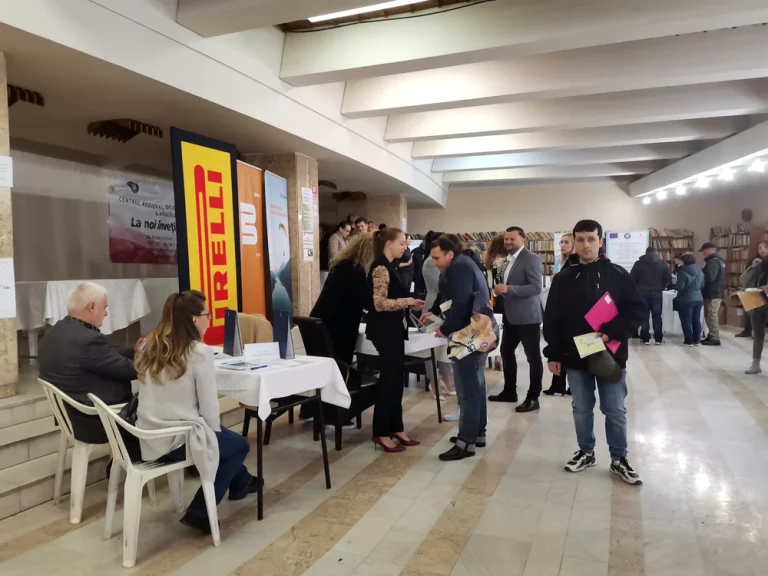 Bursa locurilor de muncă pentru absolvenți, pe 9 octombrie: provocările tranziției tinerilor către piața muncii