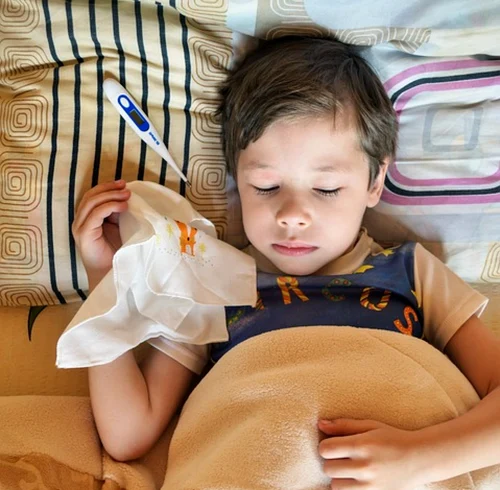 Val de enteroviroze: Urgențele pline din cauza copiilor cu vărsături și diaree. Ce recomandă medicii