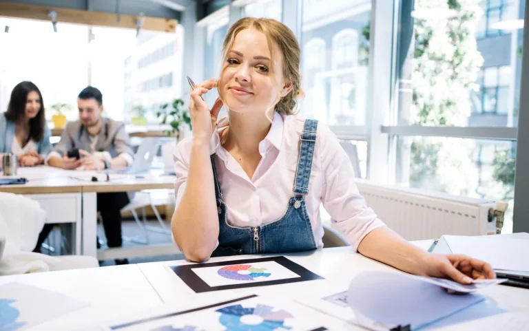 De ce mulți tineri visează propria afacere în loc să caute job: contextul NEET și dezbaterile publice