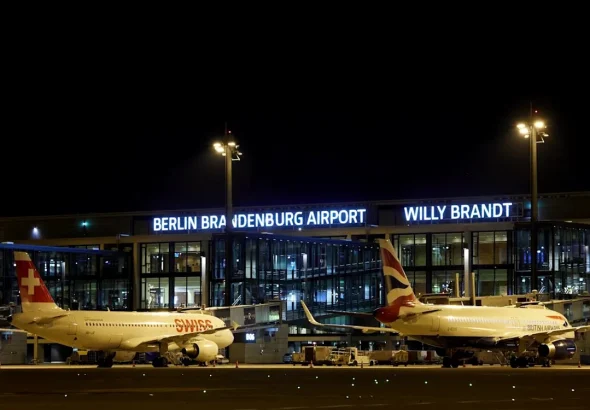O dronă observată pe pista Aeroportului Berlin-Brandenburg a dus la închiderea temporară a spațiului aerian