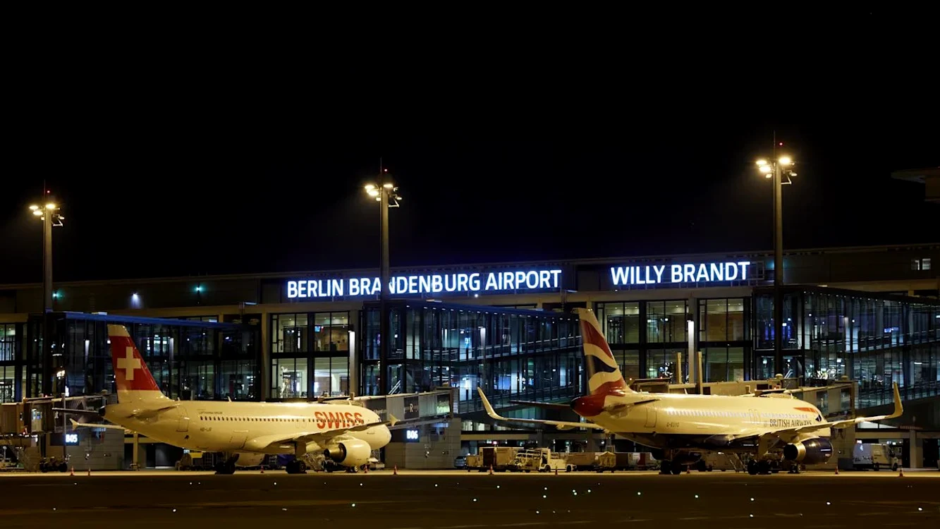 O dronă observată pe pista Aeroportului Berlin-Brandenburg a dus la închiderea temporară a spațiului aerian