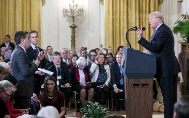 CNN, MS NOW şi Politico cer în instanţă restituirea accesului la Casa Albă, blocat de Trump