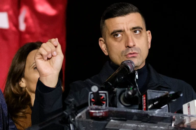 George Simion cere din nou suspendarea lui Nicușor Dan, acuzându-l fără dovezi că ar fi ordonat arestarea lui Călin Georgescu