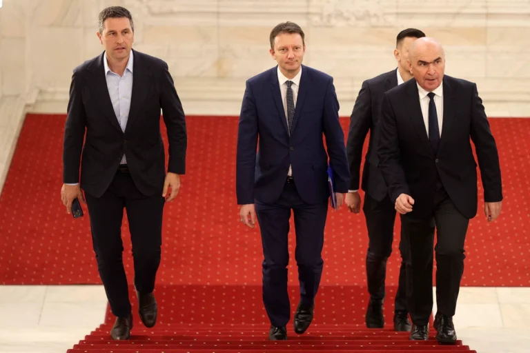 Schița Guvernului Mureșan: cum s-ar împărți portofoliile între PNL, USR şi UDMR
