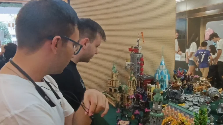 Expoziție LEGO la Slatina: elevii Colegiului „Radu Greceanu” expun și strâng fonduri pentru copii defavorizați