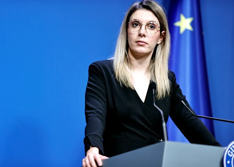 Diana Buzoianu cere declanșarea stării de alertă în Sintești din cauza arderilor ilegale de deșeuri