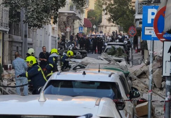 Explozie puternică în Plaka: o clădire rezidenţială s-a prăbuşit, trei răniţi
