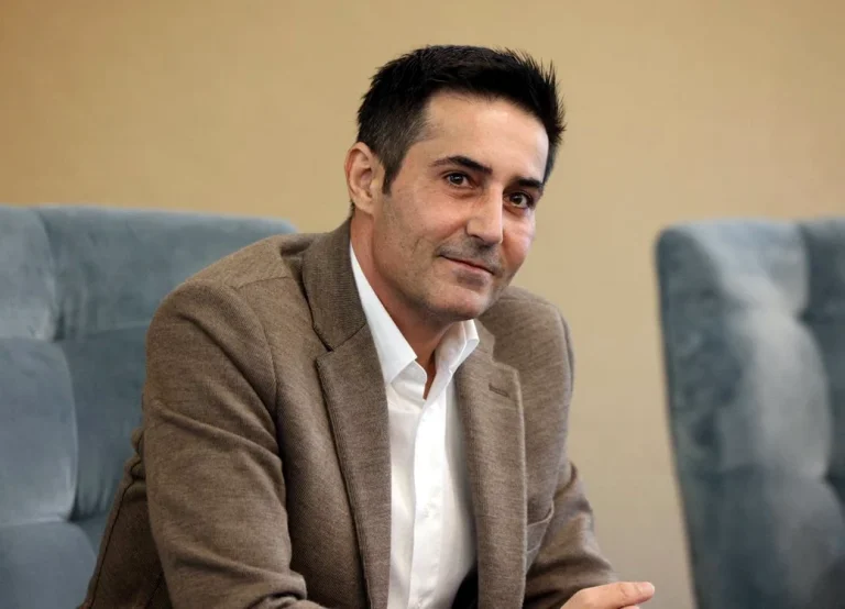 Manda: PSD pregătit pentru guvernare şi pentru alegeri anticipate, în timp ce Mureşan depune lista miniştrilor