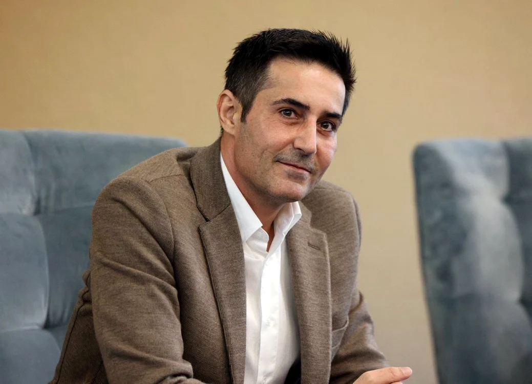 Manda: PSD pregătit pentru guvernare şi pentru alegeri anticipate, în timp ce Mureşan depune lista miniştrilor
