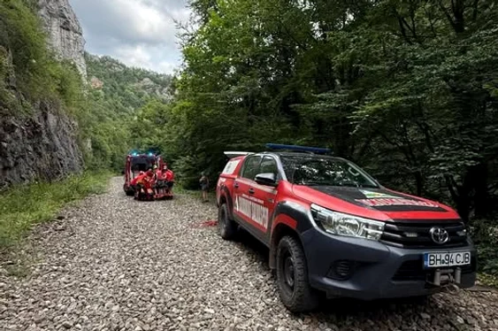 Motociclist găsit mort după ce a căzut circa 30 de metri într-o râpă în Defileul Crișului Repede