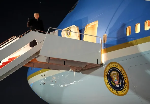 Tensiuni între administrația Trump și presă: CNN exclus de la bordul Air Force One