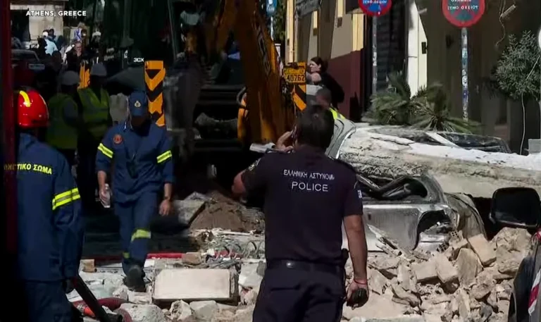 O turistă găsită moartă sub dărâmături după explozia din Plaka; şase persoane sunt dispărute