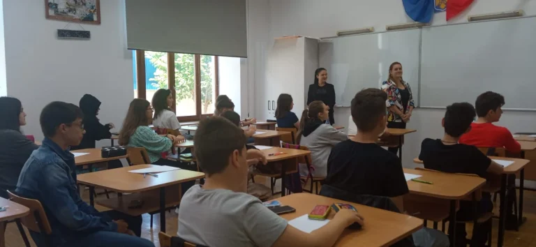 Sondaj APSAP: jumătate dintre români ar pleca din țară; aproape 47% apreciază că educația publică s-a deteriorat