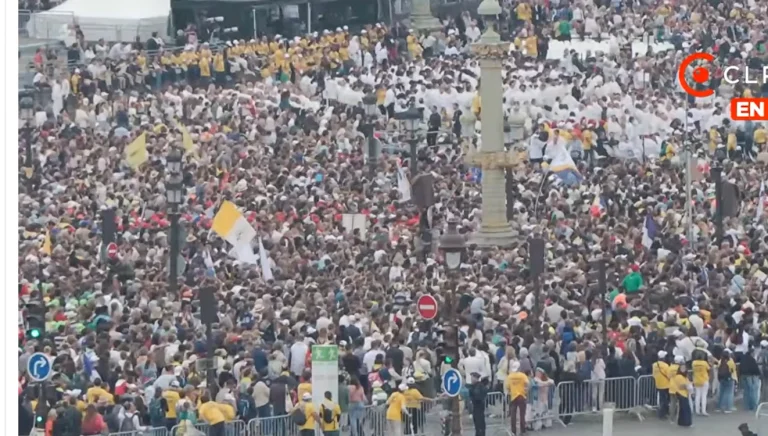 Papa Leon al XIV‑lea, întâmpinat de sute de mii pe Champs‑Élysées; liturghie la Place de la Concorde