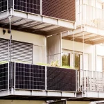 Panouri fotovoltaice pe balcon sau pe bloc: costuri, producţie şi când se amortizează investiţia