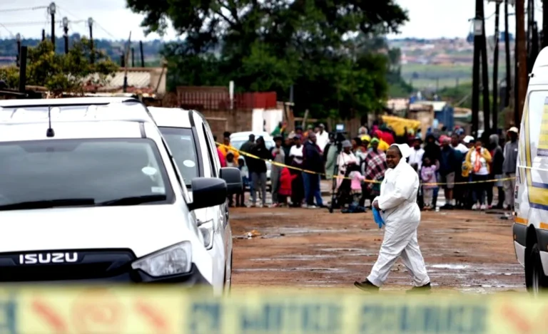 Două atacuri în localuri din Africa de Sud în aceeași noapte: 27 de morți și 26 de răniți