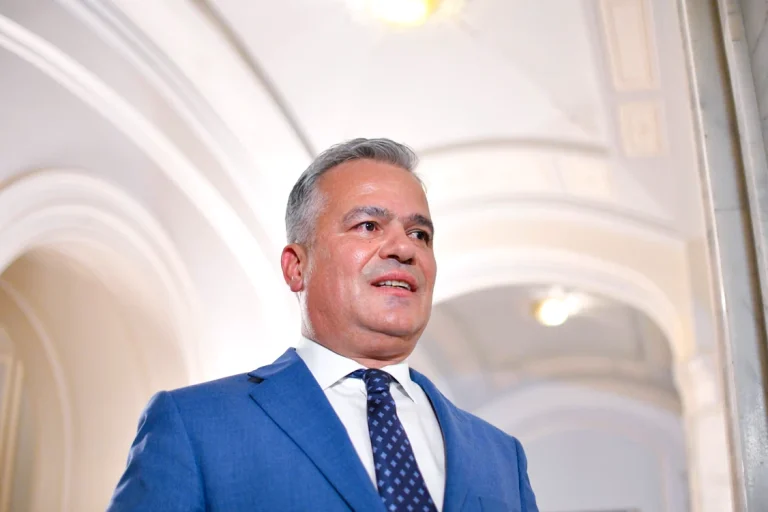 Liberalii conservatori amână decizia asupra Guvernului Mureșan: vom aștepta rezultatul audierilor
