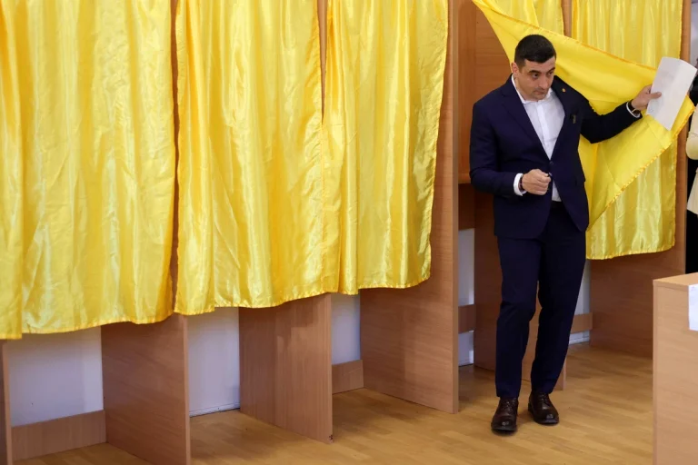 De ce AUR vrea anticipate: criza politică îi multiplică șansele, ceilalți o evită