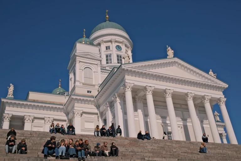 Finlanda, Islanda şi Danemarca, pe podiumul fericirii; Israel surprinde în top 10, România pe locul 34