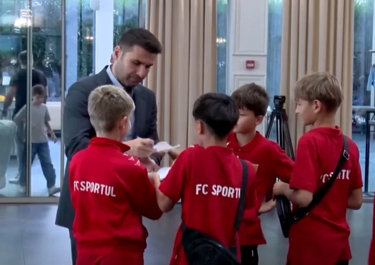Adrian Mutu, la Chișinău: academie românească în discuții pentru proiecte cu juniorii din Moldova